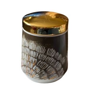 Anthropologie Illume Soy Candle GOLDEN AMBER 7.2 oz NEW Ceramic Jar with Lid